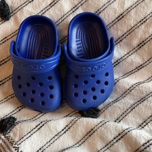 Baby crocs size 2/3